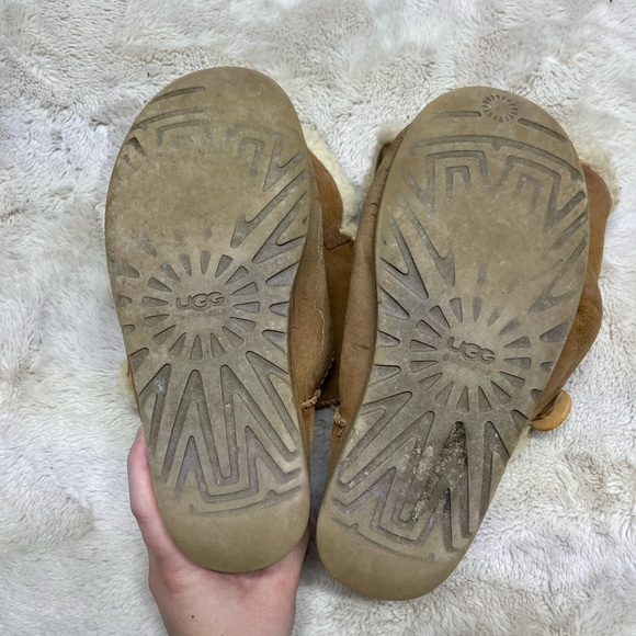 UGG Boots Triple Button Chestnut - Picture 6 of 7